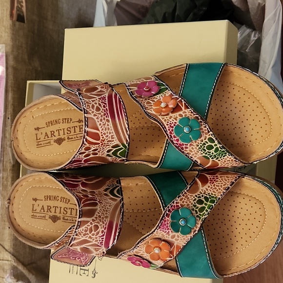 L'artiste Sandals - Picture 2 of 7